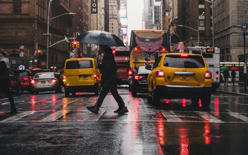 tap and snatch NYC cabbies, taxi drivers robbery New York, smartphone thefts taxi drivers, NYC taxi crime wave, urban security taxi thefts