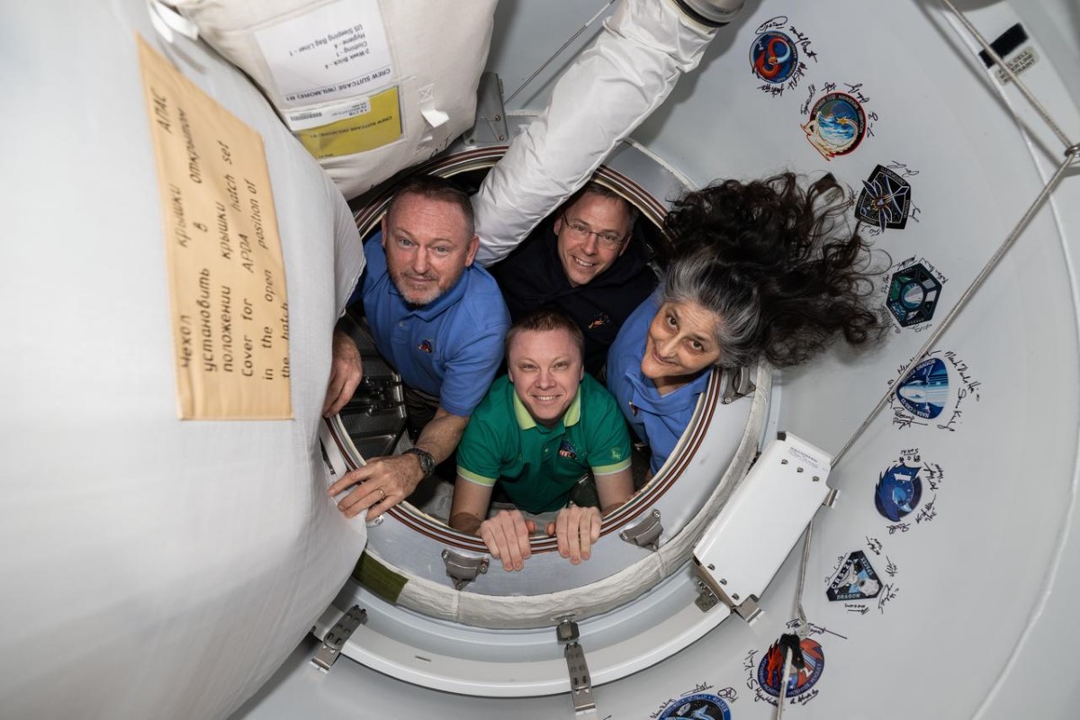 NASA and SpaceX Collaborate to Bring Home Stranded Astronauts Sunita Williams and Butch Wilmore 3 NASA's SpaceX Crew-9 members pose together for portrait inside the vestibule between the International Space Station and the SpaceX Dragon crew spacecraft. Clockwise from left, are NASA astronauts Butch Wimore, Nick Hague, and Suni Williams, and Roscosmos cosmonaut Aleksandr Gorbunov