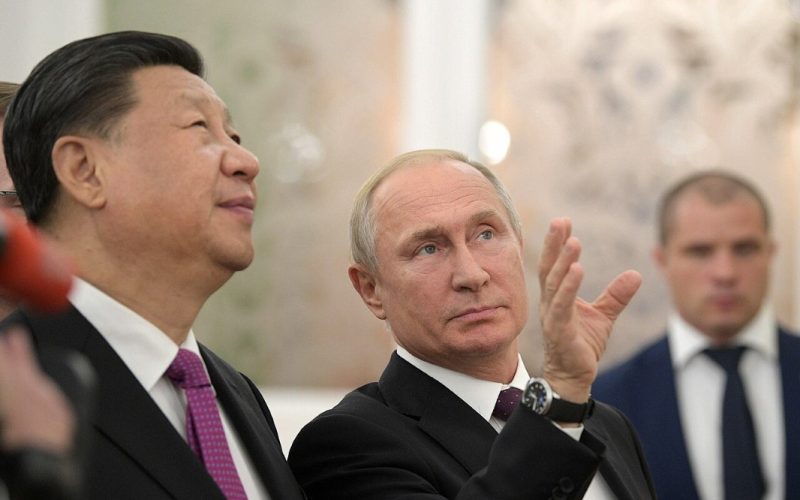 Vladimir Putin and Xi Jinping in Discussion