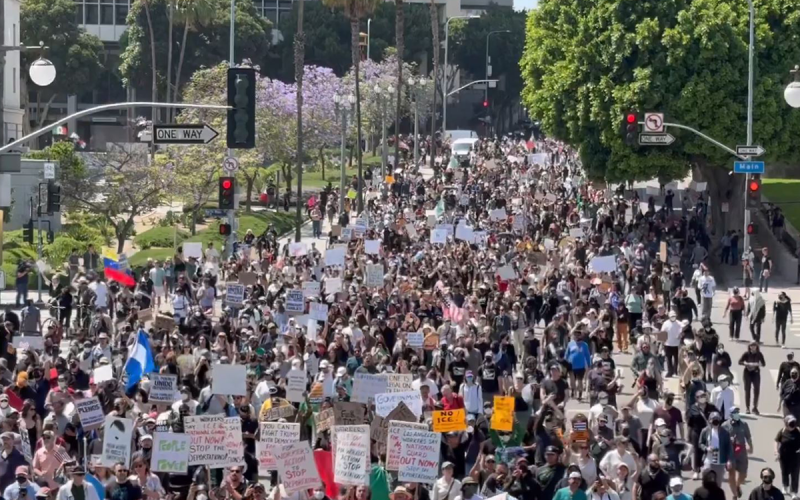 Los Angeles Protests Erupt: Thousands Defy Trump’s “No Kings” Day Amid Military Parade Chaos 1 Los Angeles protests 2025